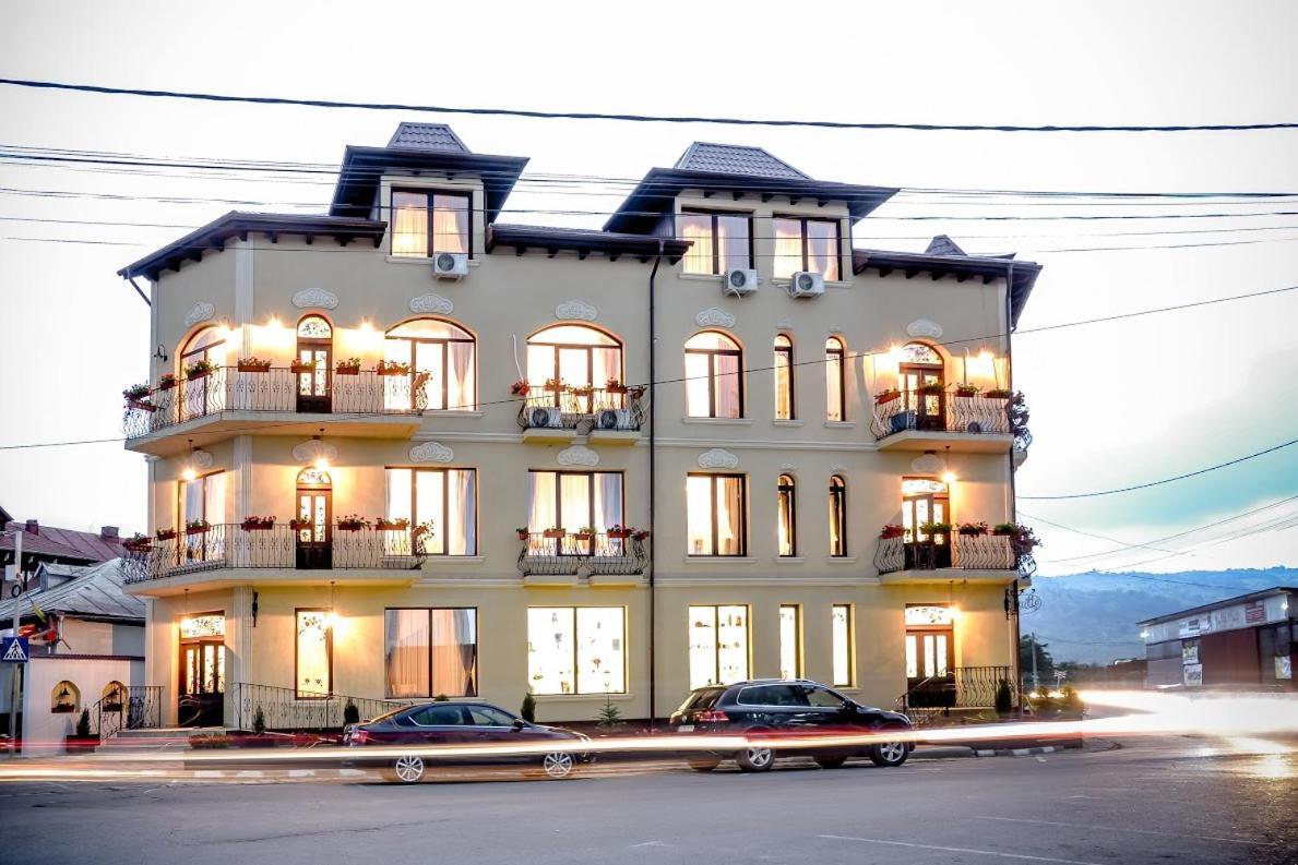 Hotel Coquette Măneciu Exteriör bild